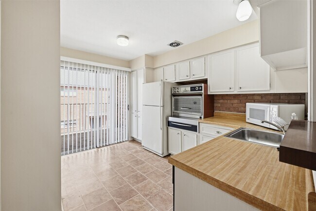 Photo - 2727 Briarhurst Dr Unit 21