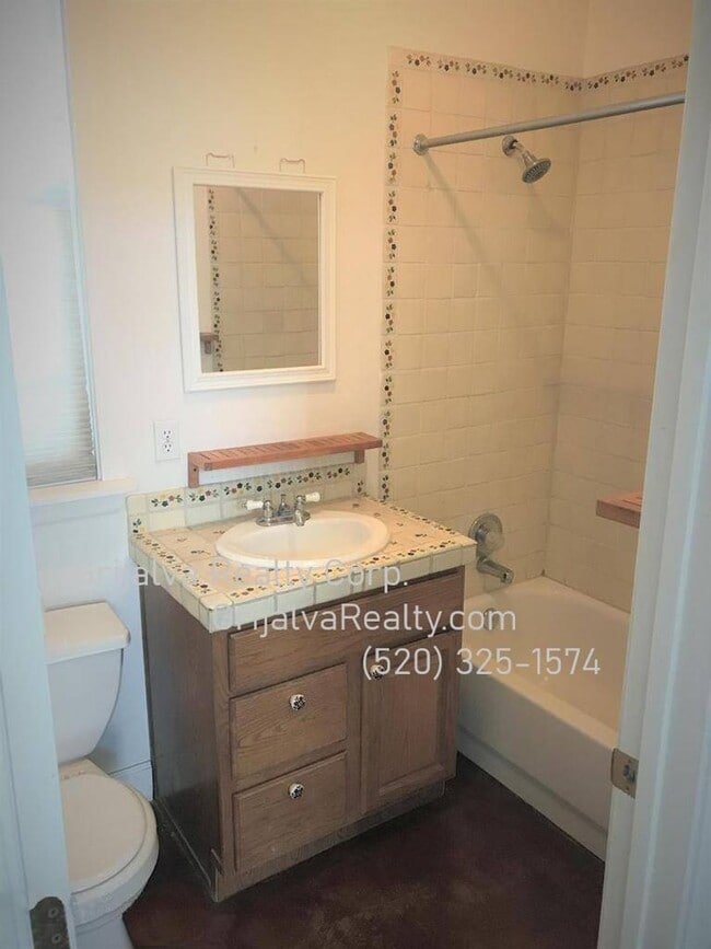 Photo - 1070 E Miles St Unidad 03