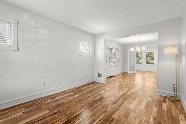6613 Parkwood Pl