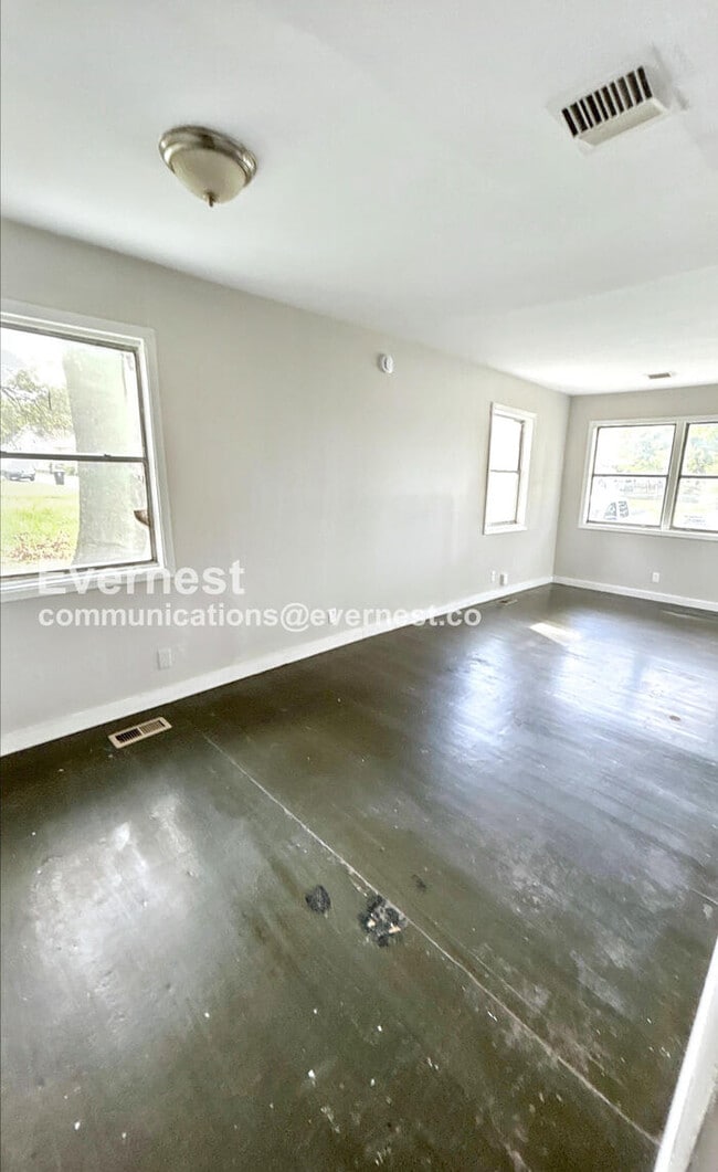 Photo - 2724 Lee Ave SW