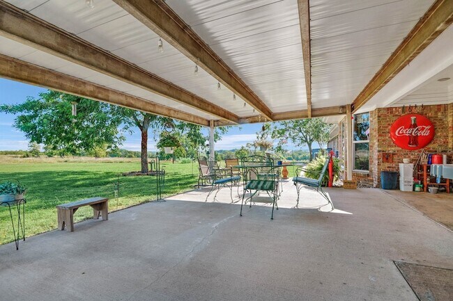 Photo - 13075 FM 121