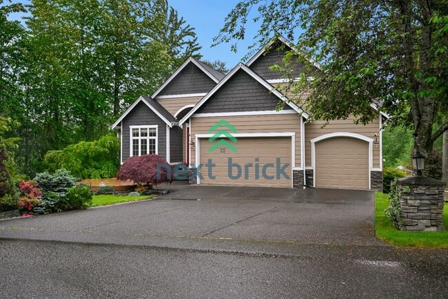 Building Photo - "Spacious 4-Bedroom Retreat with 4.5 Baths in Scenic Snohomish - Your 4400 Sq Ft Haven Awaits!"