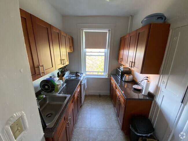 Building Photo - 24 Chiswick Rd Unit 66 Chiswick Rd#21 Rental