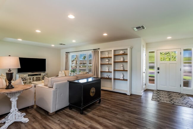 Photo - 4211 E Whitton Ave