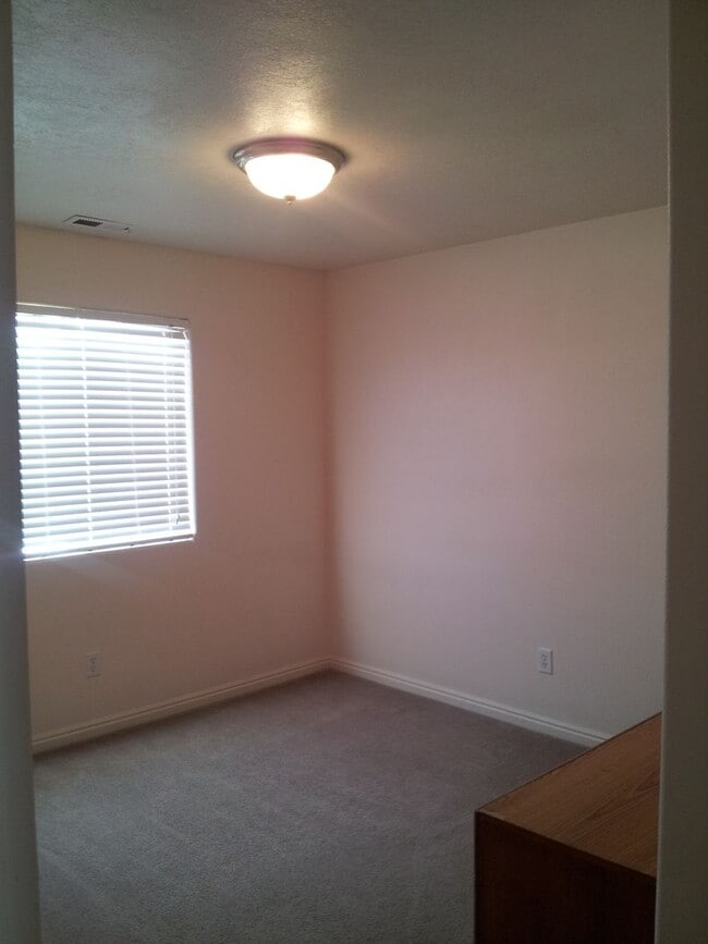 Photo - 3 Bed 2 bathroom house