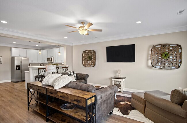 Photo - 274 Broadberry Ave