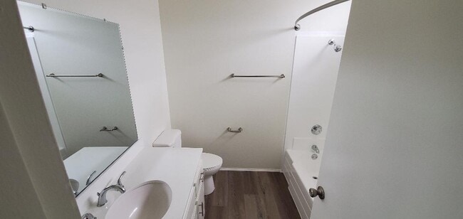 Photo - 14271 Browning Ave Unidad 39