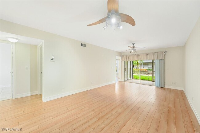 Building Photo - 1933 Courtyard Way Unit D-103