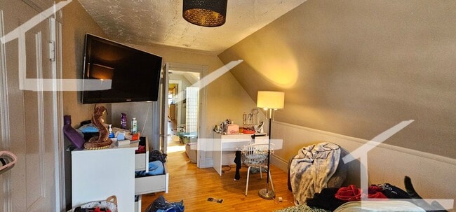 Photo - Check out this 2 bed in Allston.... Sept 1st Move in!!