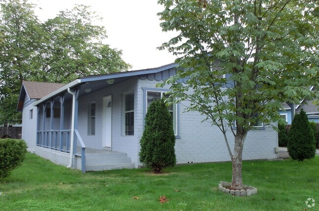 Building Photo - Lovely Home Close to Park