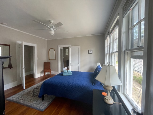 Photo - 921 Talbot Ave