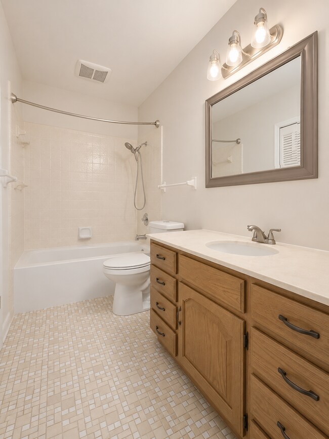 Photo - Huge Renovated 3 Bedroom house in hikespoint!