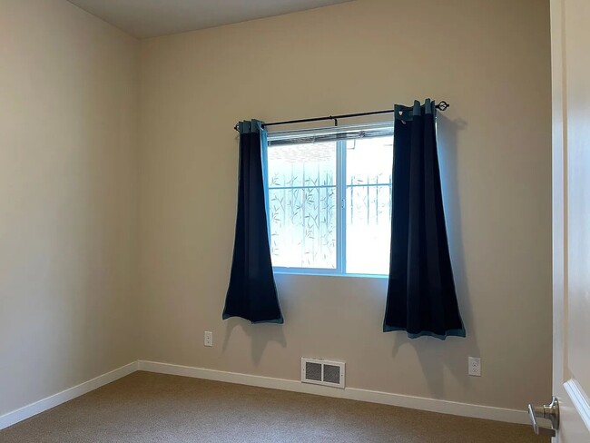 Photo - 2105 NW Talus Dr