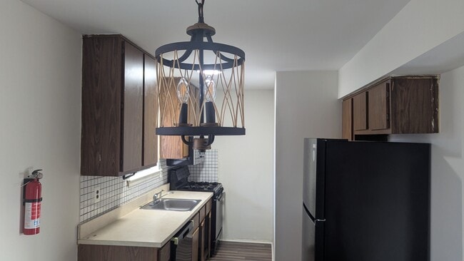 Building Photo - 1204 N Oaks Blvd Unit 1204 Rental