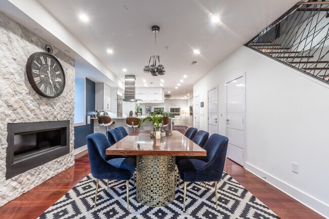 Photo - 1336 Parkwood Pl NW Unidad 1