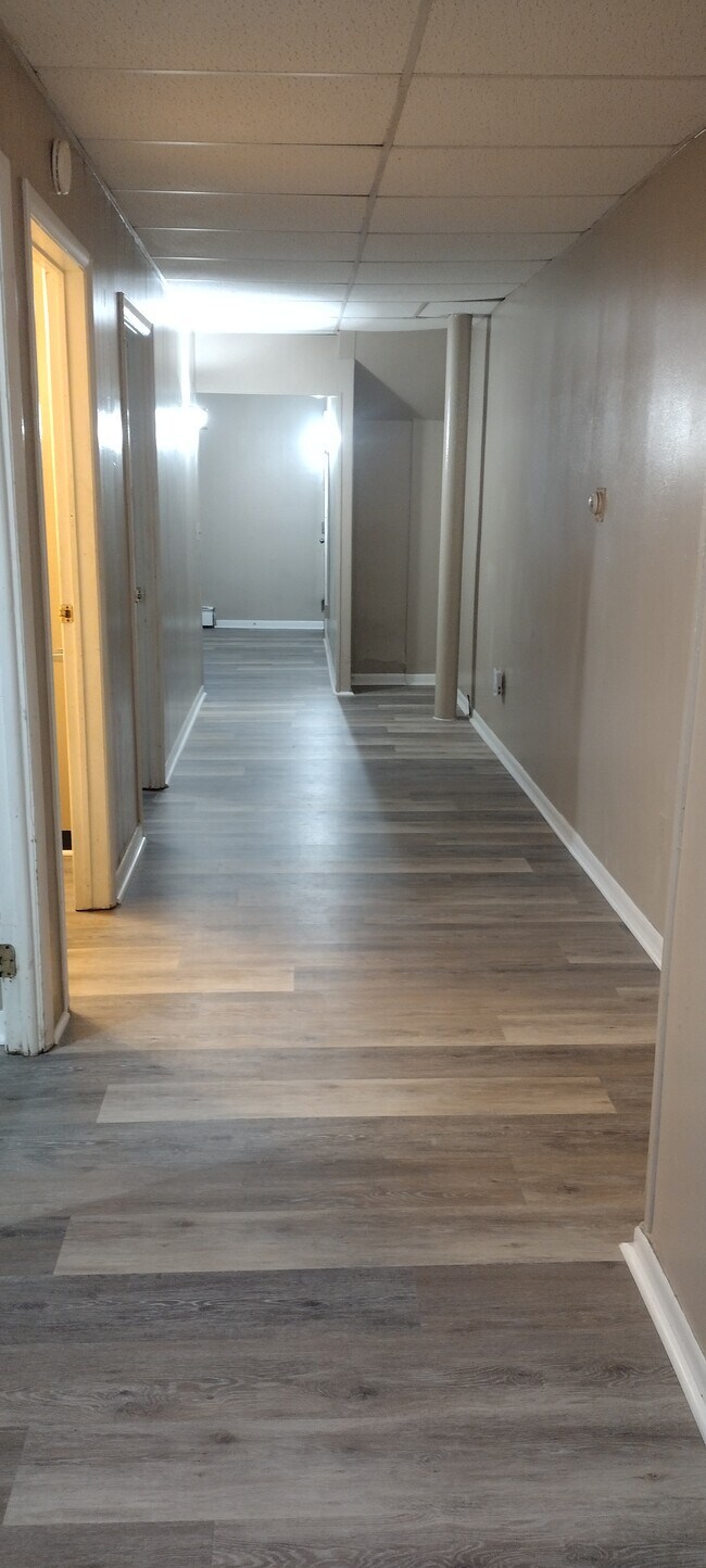 hall - 261 William St Unit 1