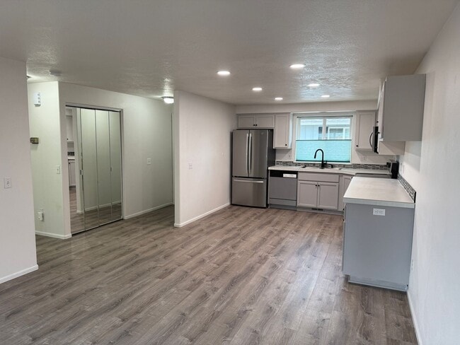 Photo - Available now!!! Beautiful Springfield Con...