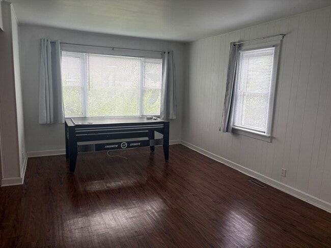 Photo - 10 N Greenleaf St
