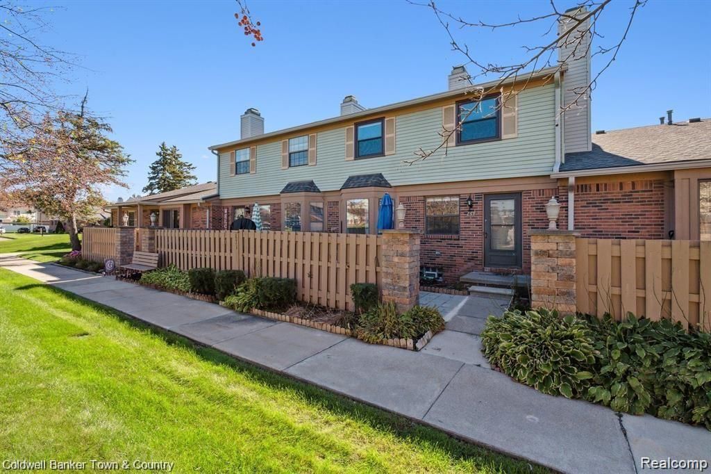 Photo - 2011   VINE WAY  Drive, 63