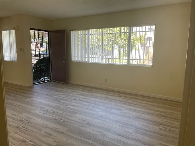Building Photo - 350 E Plymouth St Unit 1 Rental