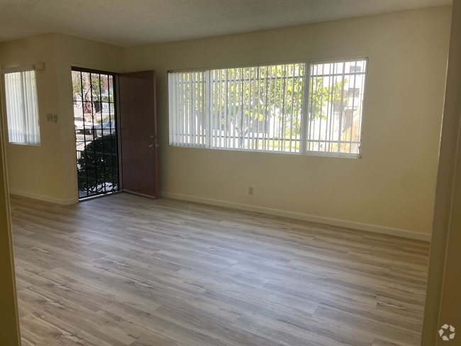 Building Photo - 350 E Plymouth St Unit 1 Rental