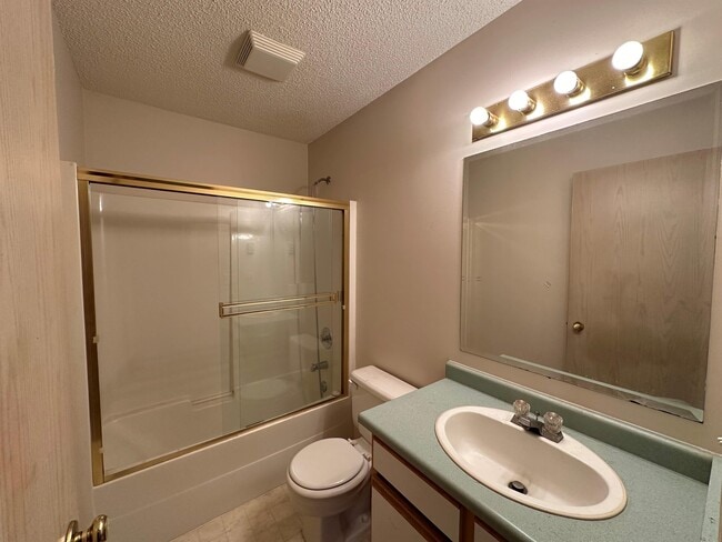 Photo - 9495-9495 Hazel St