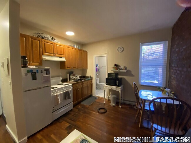 890 Huntington Ave Unit 3