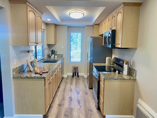 Photo - Stunning 2 bed 2 bath Condo In San Carlos