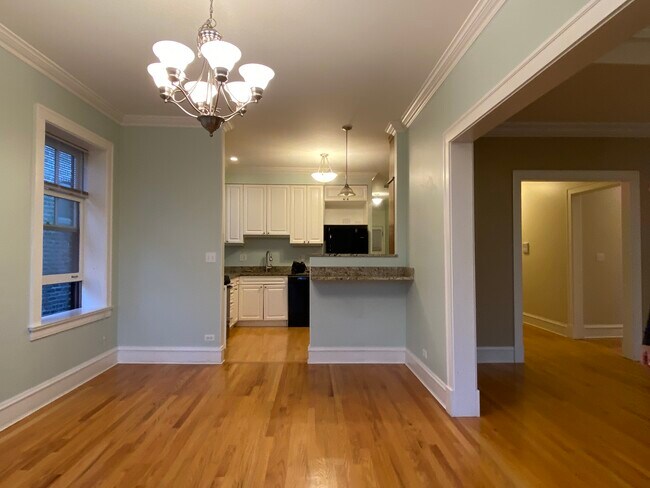 Photo - 612-626 Sheridan Rd