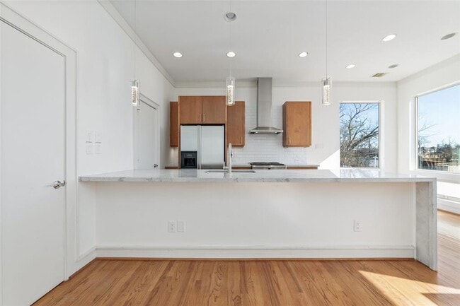 Building Photo - 821A W 25th St