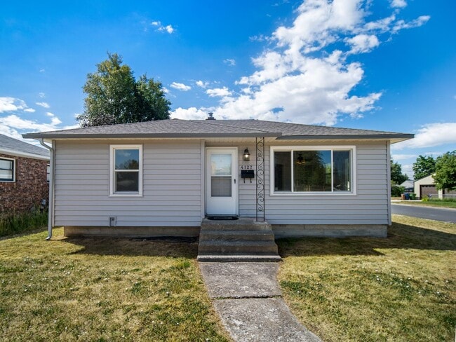 Building Photo - Charming Northwest Spokane Home | Minutes from Audubon Park & Downriver Golf Course