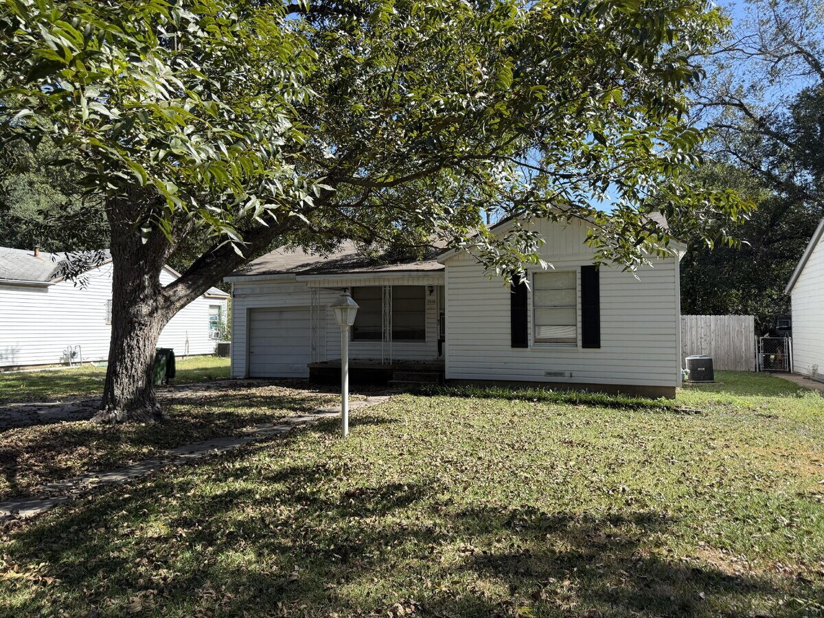 Photo - 3920 Maple Ave