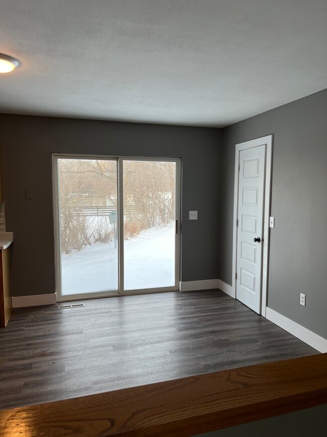 Photo - 145 E Laurie St
