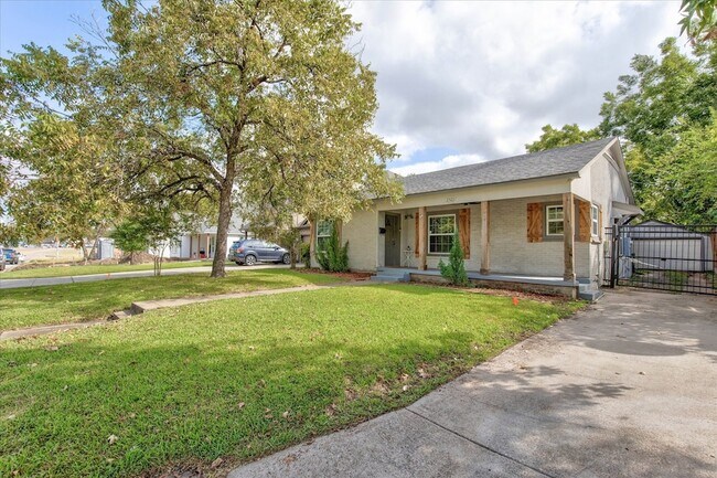 Photo - 2521 Benbrook Blvd