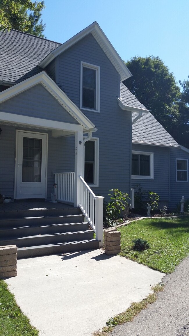 Photo - NEWLY RENOVATED 3 bdrm/2 bath - Sharon