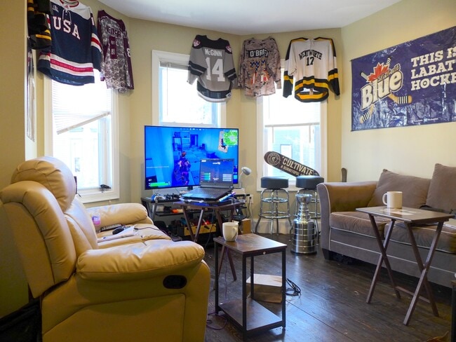 Building Photo - 12 Worthington St