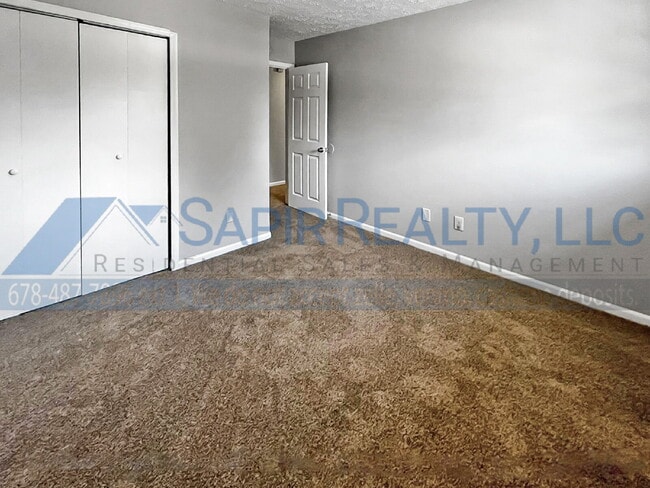 Photo - Move in before October 31st and choose you... Unit 32D