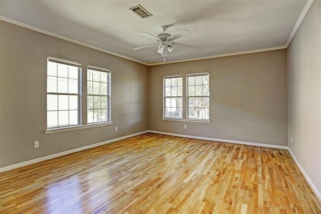 Photo - 2424 Brun St