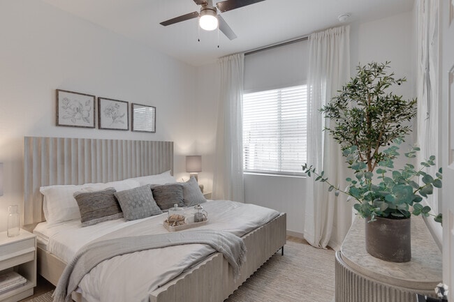 2BR, 2BA - 1,012SF