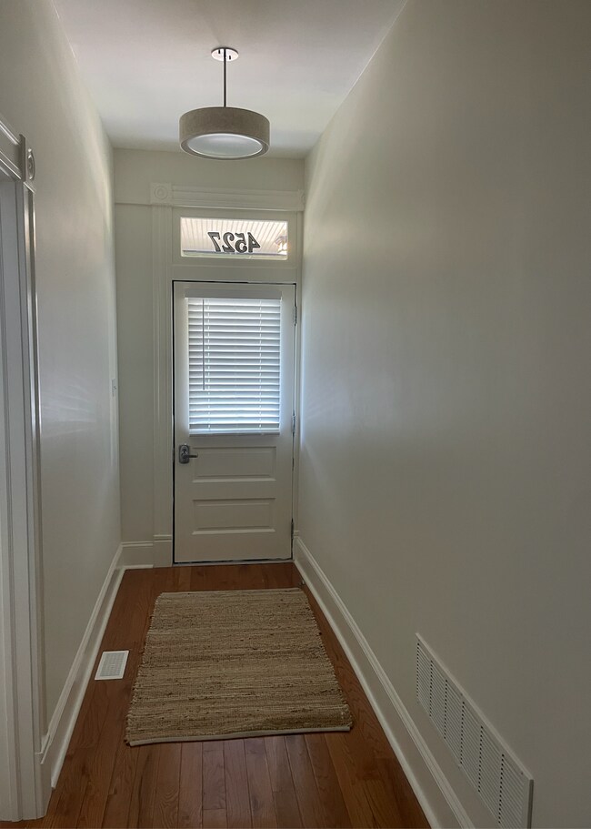 Photo - 4527 Oakland Ave Unidad 4527 Oakland Ave 1