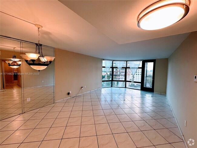 Building Photo - 20100 W Country Club Dr Unit 1107 Rental