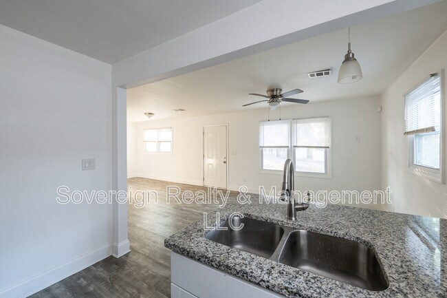 Photo - 2973 1st Ave SW