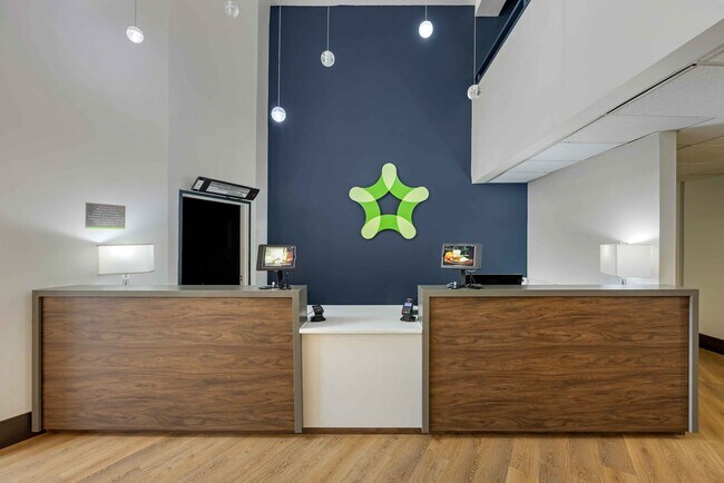 Furnished Studio-Trimark University Housing Hotel