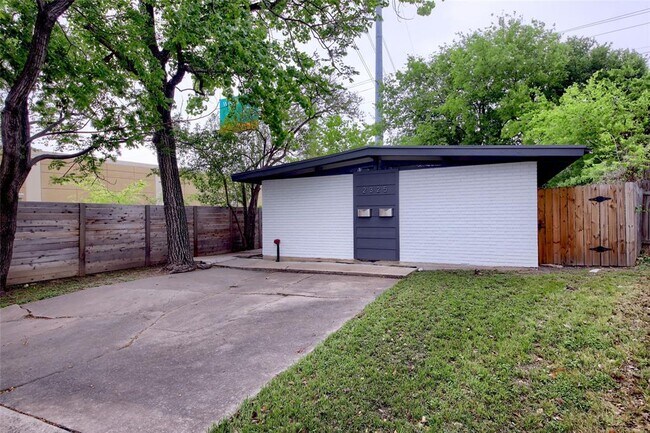 Photo - 2325 Newfield Ln