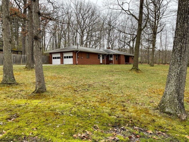 Building Photo - Beautiful 4 Bedroom, 2.5 Bathroom, 3000sq.ft Ranch! Pet Friendly!