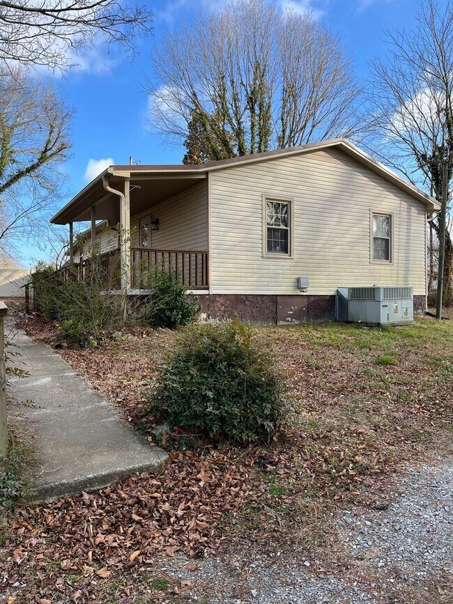 Tullahoma, TN House 3 Bedrooms & 1 Full Bath: - Tullahoma, TN House 3 Bedrooms & 1 Full Bath: