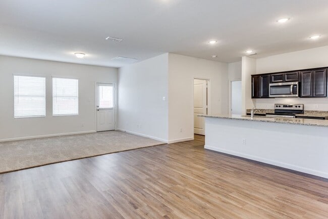 Photo - 205 Briar Cv