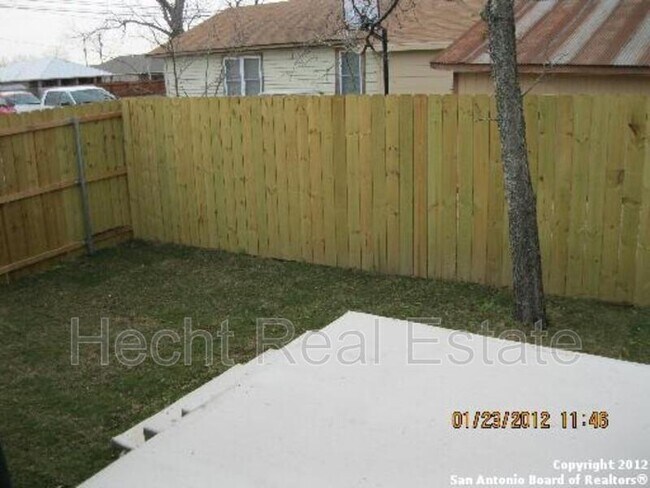 Photo - 913 Brown Rock Dr