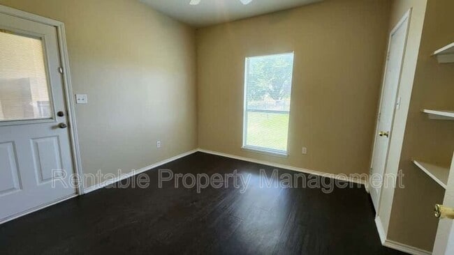 Photo - 108 Collett Ct