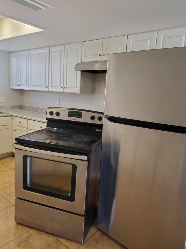 3346 W Harmont Dr Unit 3